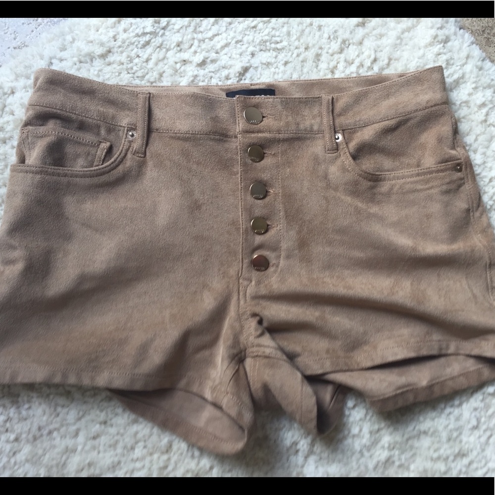 ✅BNWT Sexy suede like button front shorts